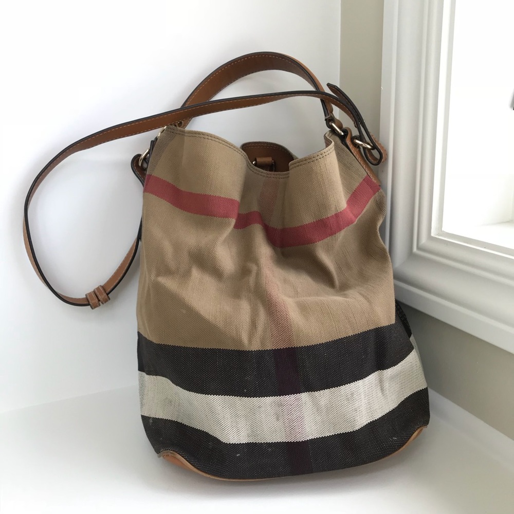 Burberry purse